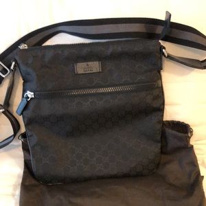 Gucci crossbody *authentic*